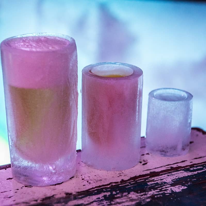 Combi Amsterdam Icebar 3 sizes of glasses made out of ice with drinks in it