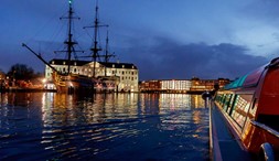 Crucero de 1 hora de Noche por los canales de Ámsterdam