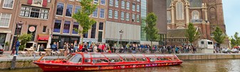 Visit the Anne Frank House with the Hop On – Hop Off Boat Tour! 