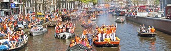 Koningsdag op de Amsterdamse grachten