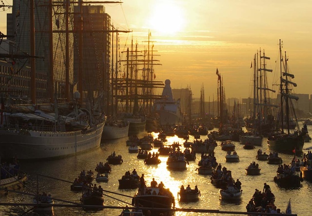SAIL Sunset Boats On Water Evening Cruise